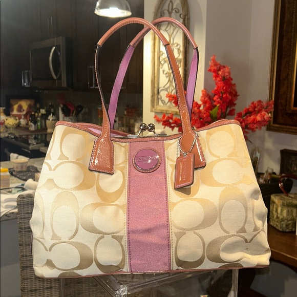 Coach Beige/Pink Signature Satchel 2011 with Kiss Lock Closure 14”x 9.5”x 6” EUC - Picture 6 of 9